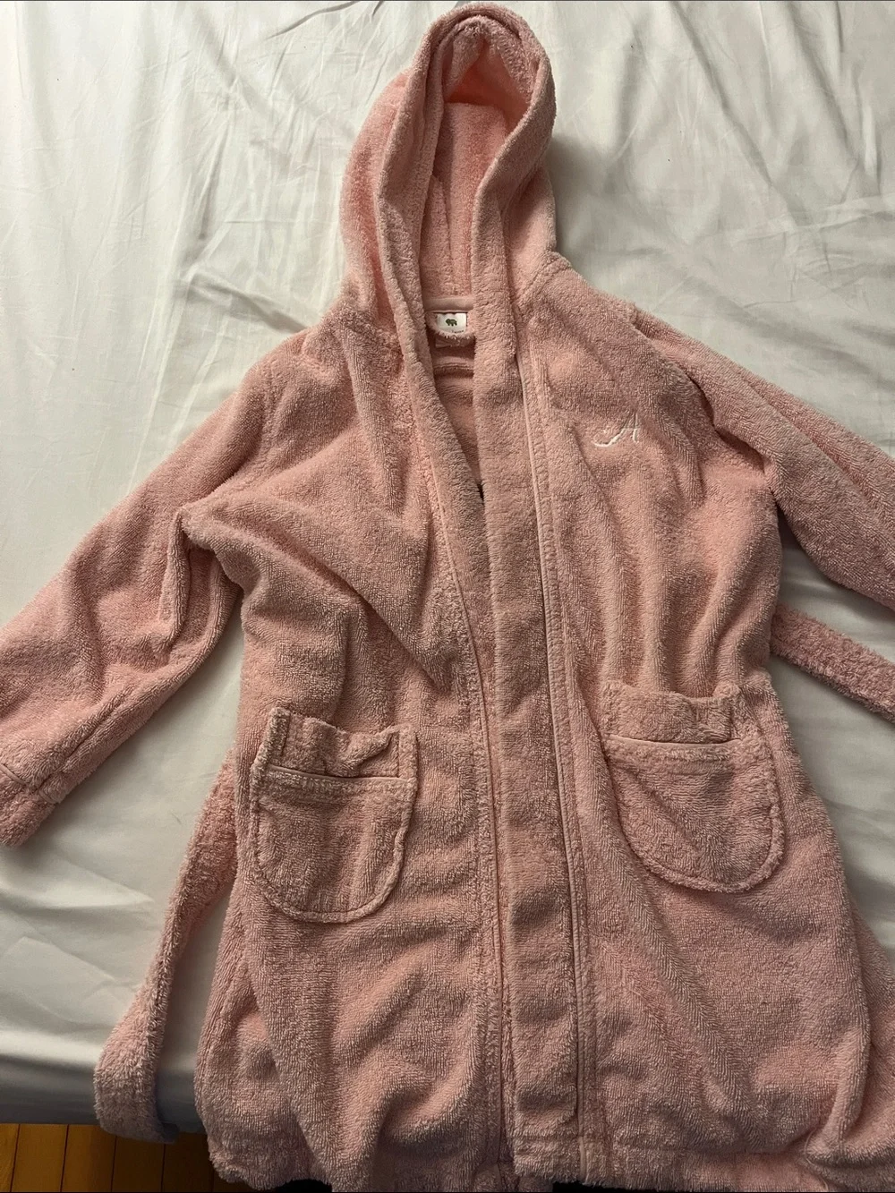 A monogrammed pink bathrobe for kids